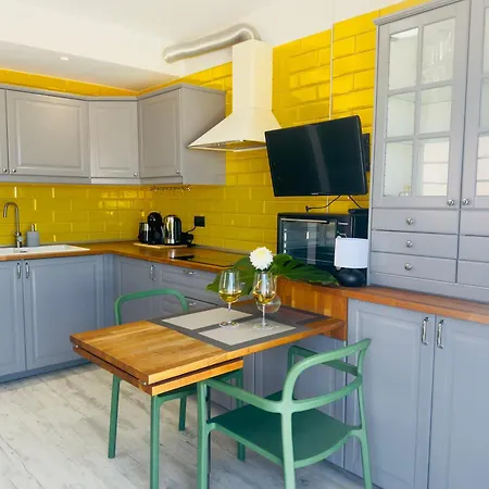 Apartment Tranquil Hillside With Oceanview And Pool Los Cristianos (Tenerife)